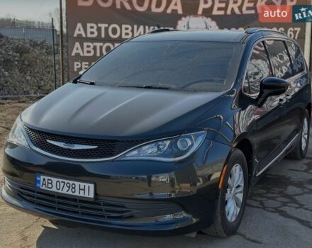 Черный Крайслер Пасифик, объемом двигателя 3.61 л и пробегом 121 тыс. км за 14500 $, фото 1 на Automoto.ua