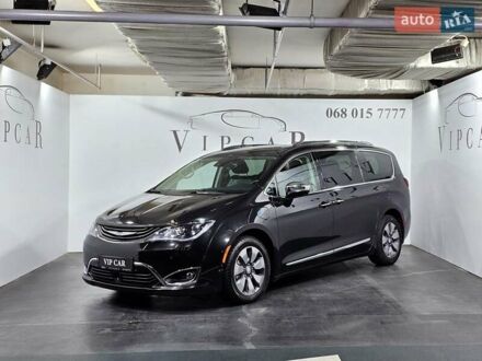 Крайслер Pacifica 2017 у Києві на Automoto.ua Чорний Крайслер Pacifica, об'ємом двигуна 3.6 л та пробігом 78 тис. км за 25500 $, фото 1 на Automoto.ua