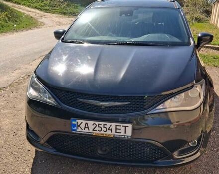 Черный Крайслер Пасифик, объемом двигателя 3.61 л и пробегом 130 тыс. км за 18500 $, фото 1 на Automoto.ua