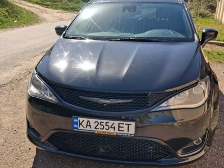 Чорний Крайслер Pacifica, об'ємом двигуна 3.61 л та пробігом 130 тис. км за 18500 $, фото 1 на Automoto.ua