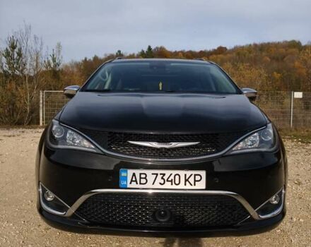 Черный Крайслер Пасифик, объемом двигателя 3.61 л и пробегом 112 тыс. км за 25638 $, фото 1 на Automoto.ua
