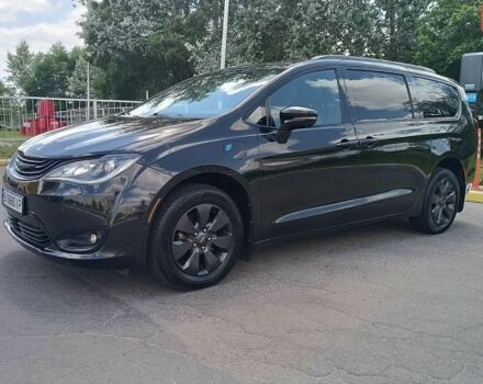 Чорний Крайслер Pacifica, об'ємом двигуна 3.6 л та пробігом 235 тис. км за 18999 $, фото 1 на Automoto.ua