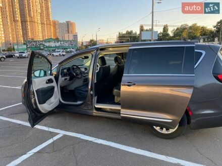 Чорний Крайслер Pacifica, об'ємом двигуна 3.6 л та пробігом 52 тис. км за 16500 $, фото 1 на Automoto.ua