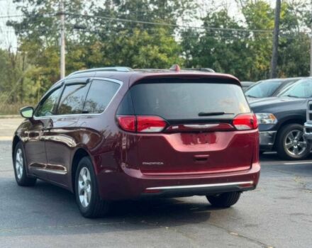 Крайслер Пасифик 2017 в Одессе на Automoto.ua Красный Крайслер Пасифик, объемом двигателя 3.6 л и пробегом 53 тыс. км за 16000 $, фото 3 на Automoto.ua