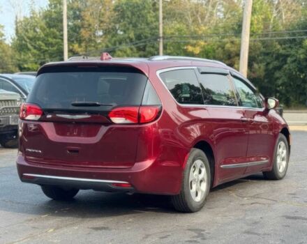 Крайслер Пасифик 2017 в Одессе на Automoto.ua Красный Крайслер Пасифик, объемом двигателя 3.6 л и пробегом 53 тыс. км за 16000 $, фото 5 на Automoto.ua