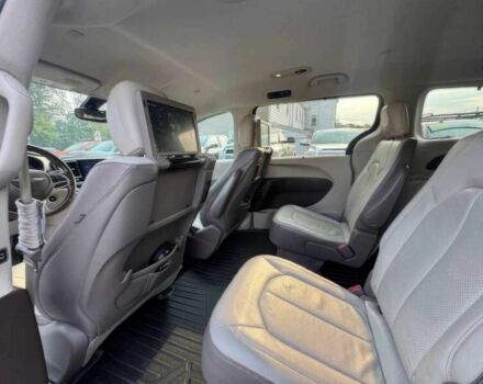 Крайслер Пасифик 2017 в Одессе на Automoto.ua Красный Крайслер Пасифик, объемом двигателя 3.6 л и пробегом 53 тыс. км за 16000 $, фото 8 на Automoto.ua