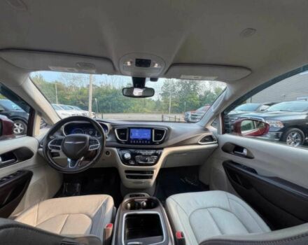 Крайслер Пасифик 2017 в Одессе на Automoto.ua Красный Крайслер Пасифик, объемом двигателя 3.6 л и пробегом 53 тыс. км за 16000 $, фото 7 на Automoto.ua