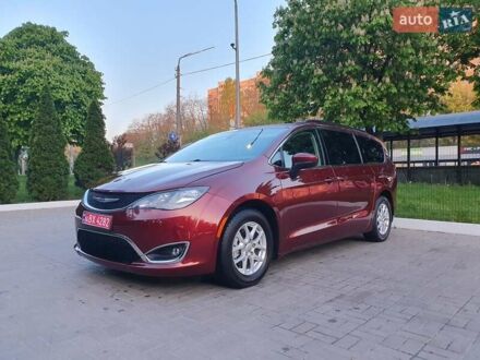Крайслер Пасифик 2020 в Киеве на Automoto.ua Красный Крайслер Пасифик, объемом двигателя 3.6 л и пробегом 77 тыс. км за 18599 $, фото 1 на Automoto.ua