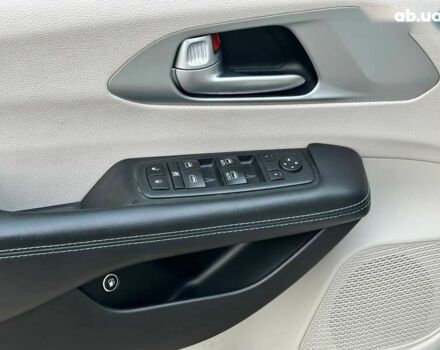 Крайслер Пасифик, объемом двигателя 0 л и пробегом 156 тыс. км за 23490 $, фото 18 на Automoto.ua