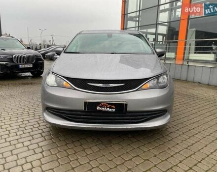 Сірий Крайслер Pacifica, об'ємом двигуна 3.6 л та пробігом 199 тис. км за 13400 $, фото 1 на Automoto.ua