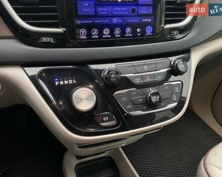 Сірий Крайслер Pacifica, об'ємом двигуна 3.6 л та пробігом 199 тис. км за 13400 $, фото 16 на Automoto.ua