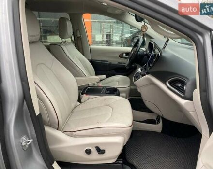 Сірий Крайслер Pacifica, об'ємом двигуна 3.6 л та пробігом 199 тис. км за 13400 $, фото 23 на Automoto.ua