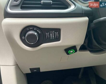 Сірий Крайслер Pacifica, об'ємом двигуна 3.6 л та пробігом 199 тис. км за 13400 $, фото 12 на Automoto.ua