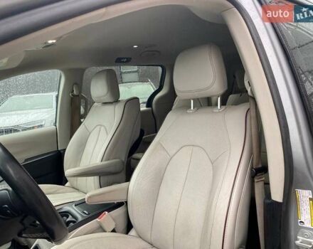 Сірий Крайслер Pacifica, об'ємом двигуна 3.6 л та пробігом 199 тис. км за 13400 $, фото 18 на Automoto.ua