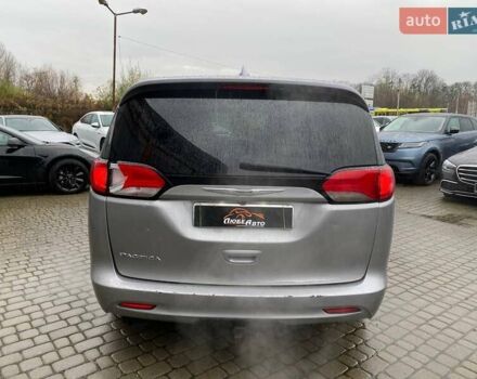 Сірий Крайслер Pacifica, об'ємом двигуна 3.6 л та пробігом 199 тис. км за 13400 $, фото 5 на Automoto.ua