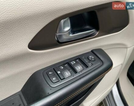 Сірий Крайслер Pacifica, об'ємом двигуна 3.6 л та пробігом 199 тис. км за 13400 $, фото 11 на Automoto.ua