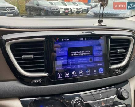 Сірий Крайслер Pacifica, об'ємом двигуна 3.6 л та пробігом 199 тис. км за 13400 $, фото 15 на Automoto.ua