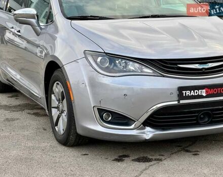 Серый Крайслер Пасифик, объемом двигателя 3.61 л и пробегом 156 тыс. км за 22990 $, фото 2 на Automoto.ua