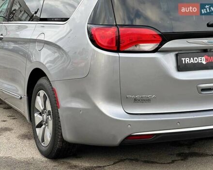 Сірий Крайслер Pacifica, об'ємом двигуна 3.61 л та пробігом 156 тис. км за 24390 $, фото 12 на Automoto.ua