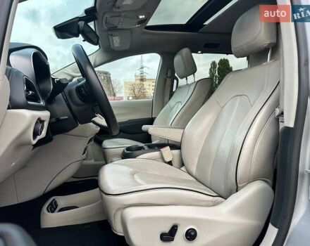 Сірий Крайслер Pacifica, об'ємом двигуна 3.61 л та пробігом 156 тис. км за 24390 $, фото 21 на Automoto.ua