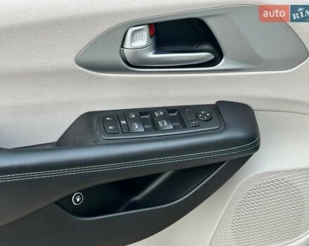 Серый Крайслер Пасифик, объемом двигателя 3.61 л и пробегом 156 тыс. км за 22990 $, фото 19 на Automoto.ua