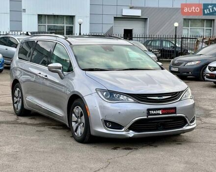 Серый Крайслер Пасифик, объемом двигателя 3.61 л и пробегом 156 тыс. км за 22990 $, фото 1 на Automoto.ua