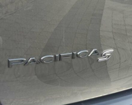 Сірий Крайслер Pacifica, об'ємом двигуна 3.6 л та пробігом 50 тис. км за 25000 $, фото 20 на Automoto.ua