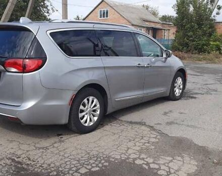 Сірий Крайслер Pacifica, об'ємом двигуна 3.61 л та пробігом 90 тис. км за 18600 $, фото 2 на Automoto.ua