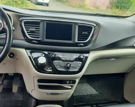 Сірий Крайслер Pacifica, об'ємом двигуна 3.61 л та пробігом 90 тис. км за 18600 $, фото 15 на Automoto.ua