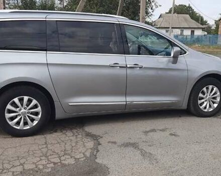 Сірий Крайслер Pacifica, об'ємом двигуна 3.61 л та пробігом 90 тис. км за 18700 $, фото 4 на Automoto.ua