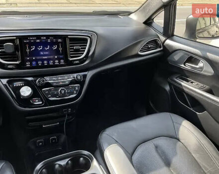 Крайслер Пасифик 2019 в Киеве на Automoto.ua Серый Крайслер Пасифик, объемом двигателя 3.6 л и пробегом 71 тыс. км за 21900 $, фото 10 на Automoto.ua