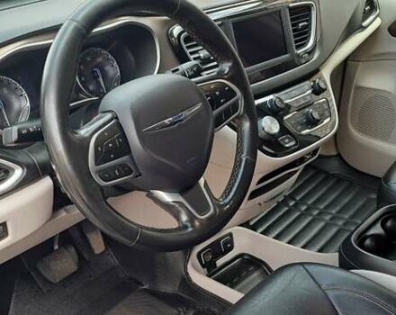 Сірий Крайслер Pacifica, об'ємом двигуна 3.61 л та пробігом 90 тис. км за 18600 $, фото 13 на Automoto.ua