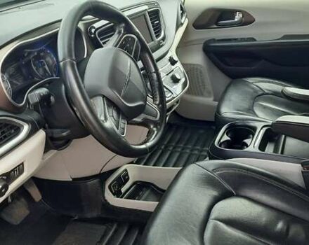 Сірий Крайслер Pacifica, об'ємом двигуна 3.61 л та пробігом 90 тис. км за 18600 $, фото 9 на Automoto.ua