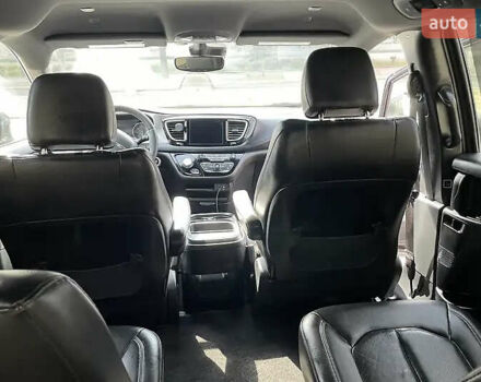 Крайслер Пасифик 2019 в Киеве на Automoto.ua Серый Крайслер Пасифик, объемом двигателя 3.6 л и пробегом 71 тыс. км за 21900 $, фото 8 на Automoto.ua