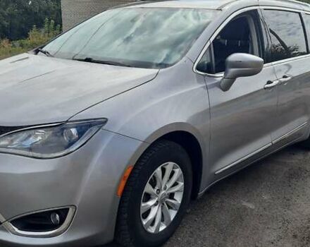 Сірий Крайслер Pacifica, об'ємом двигуна 3.61 л та пробігом 90 тис. км за 18600 $, фото 6 на Automoto.ua