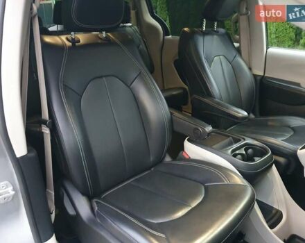 Сірий Крайслер Pacifica, об'ємом двигуна 3.6 л та пробігом 135 тис. км за 17999 $, фото 34 на Automoto.ua