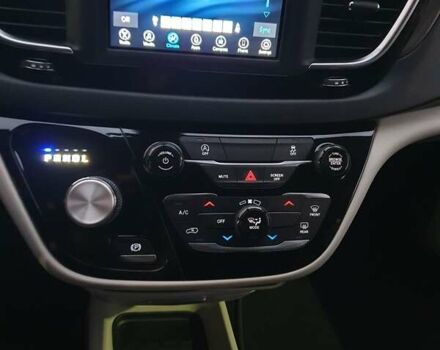 Сірий Крайслер Pacifica, об'ємом двигуна 3.6 л та пробігом 135 тис. км за 17999 $, фото 67 на Automoto.ua