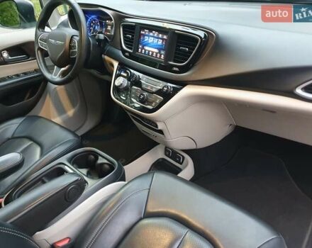 Сірий Крайслер Pacifica, об'ємом двигуна 3.6 л та пробігом 135 тис. км за 17999 $, фото 50 на Automoto.ua