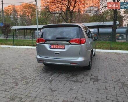 Сірий Крайслер Pacifica, об'ємом двигуна 3.6 л та пробігом 135 тис. км за 17999 $, фото 9 на Automoto.ua