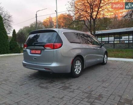 Сірий Крайслер Pacifica, об'ємом двигуна 3.6 л та пробігом 135 тис. км за 17999 $, фото 10 на Automoto.ua