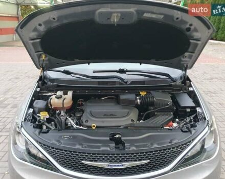 Сірий Крайслер Pacifica, об'ємом двигуна 3.6 л та пробігом 135 тис. км за 17999 $, фото 27 на Automoto.ua