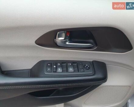 Сірий Крайслер Pacifica, об'ємом двигуна 3.6 л та пробігом 135 тис. км за 17999 $, фото 61 на Automoto.ua