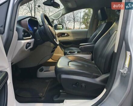 Сірий Крайслер Pacifica, об'ємом двигуна 3.6 л та пробігом 135 тис. км за 17999 $, фото 29 на Automoto.ua