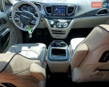 Сірий Крайслер Pacifica, об'ємом двигуна 3.6 л та пробігом 63 тис. км за 5900 $, фото 4 на Automoto.ua