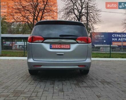 Сірий Крайслер Pacifica, об'ємом двигуна 3.6 л та пробігом 135 тис. км за 17999 $, фото 7 на Automoto.ua