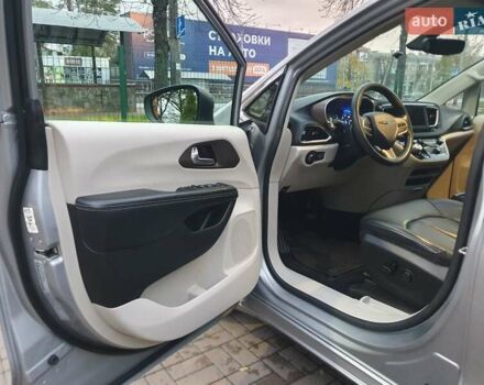 Сірий Крайслер Pacifica, об'ємом двигуна 3.6 л та пробігом 135 тис. км за 17999 $, фото 28 на Automoto.ua