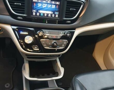 Сірий Крайслер Pacifica, об'ємом двигуна 3.6 л та пробігом 135 тис. км за 17999 $, фото 51 на Automoto.ua