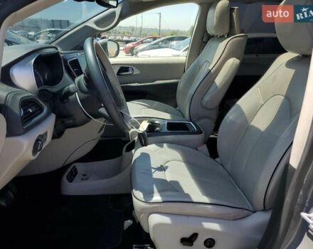 Сірий Крайслер Pacifica, об'ємом двигуна 3.6 л та пробігом 63 тис. км за 5900 $, фото 5 на Automoto.ua