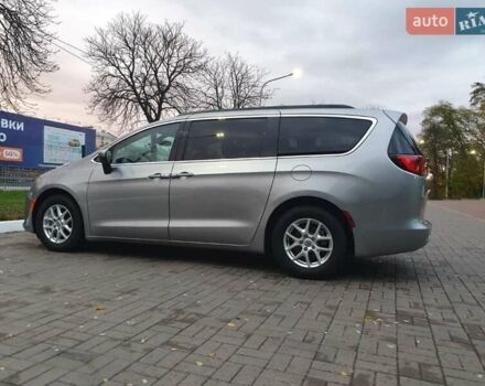 Сірий Крайслер Pacifica, об'ємом двигуна 3.6 л та пробігом 135 тис. км за 17999 $, фото 2 на Automoto.ua