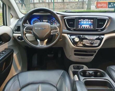 Сірий Крайслер Pacifica, об'ємом двигуна 3.6 л та пробігом 135 тис. км за 17999 $, фото 49 на Automoto.ua